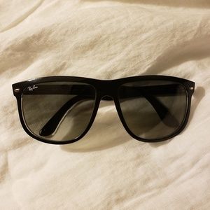 Ray-Ban 4147 in Black Gradiant